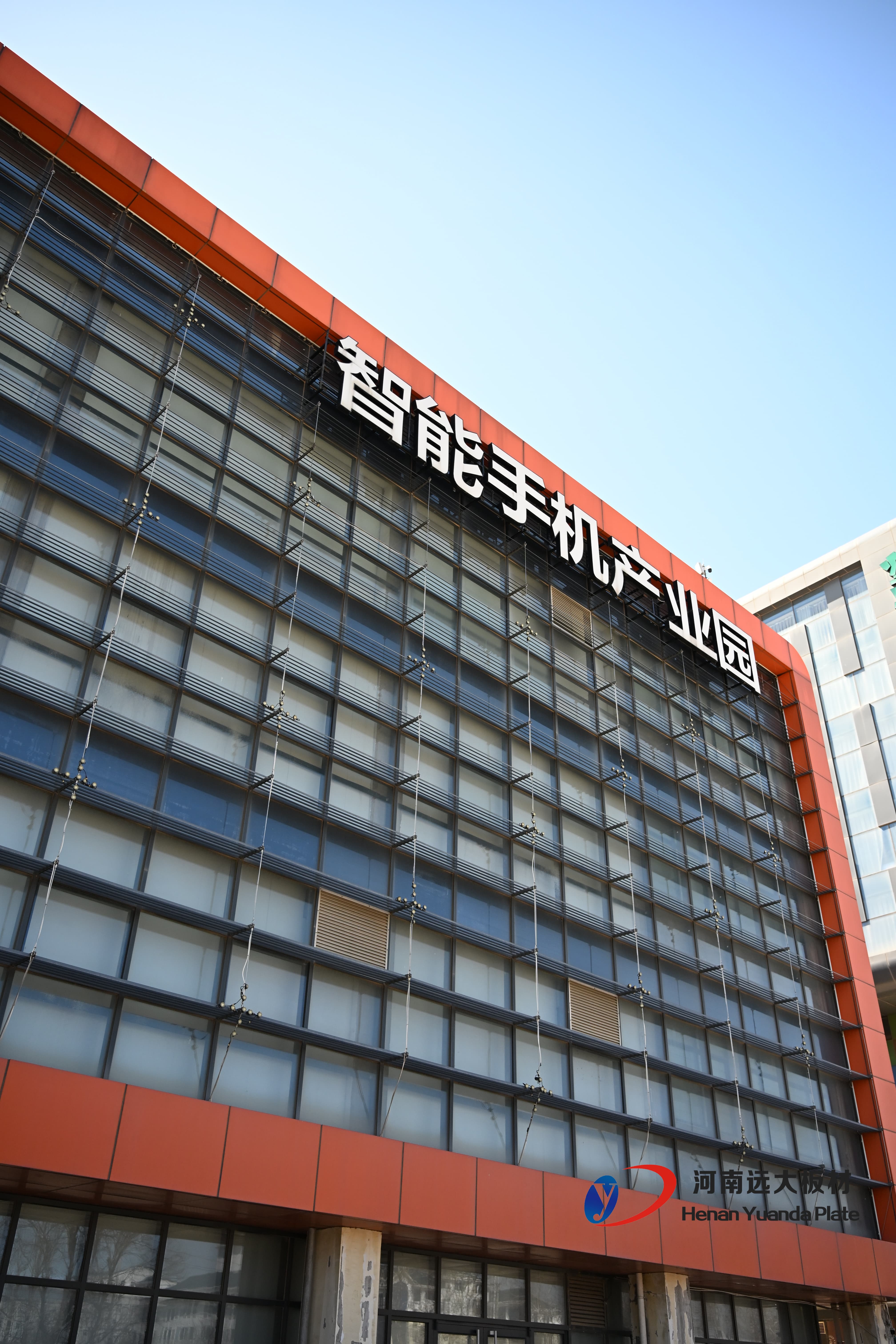 聚氨酯封邊巖棉板智能手機產業(yè)園項目(圖3)